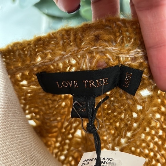 NWT LOVE TREE WOMEN'S KNIT CHIC & COZY SWEATER GOLD sz Large - Picture 3 of 5